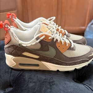 Nike Air Brown and Tan Athletic Shoes Sz 7